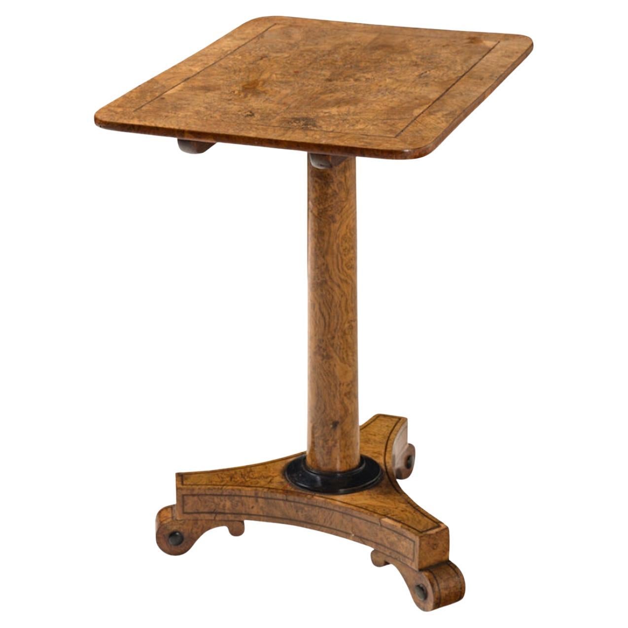 Table d
appoint en bois d
if de style Régence Début du 19e siècle en vente