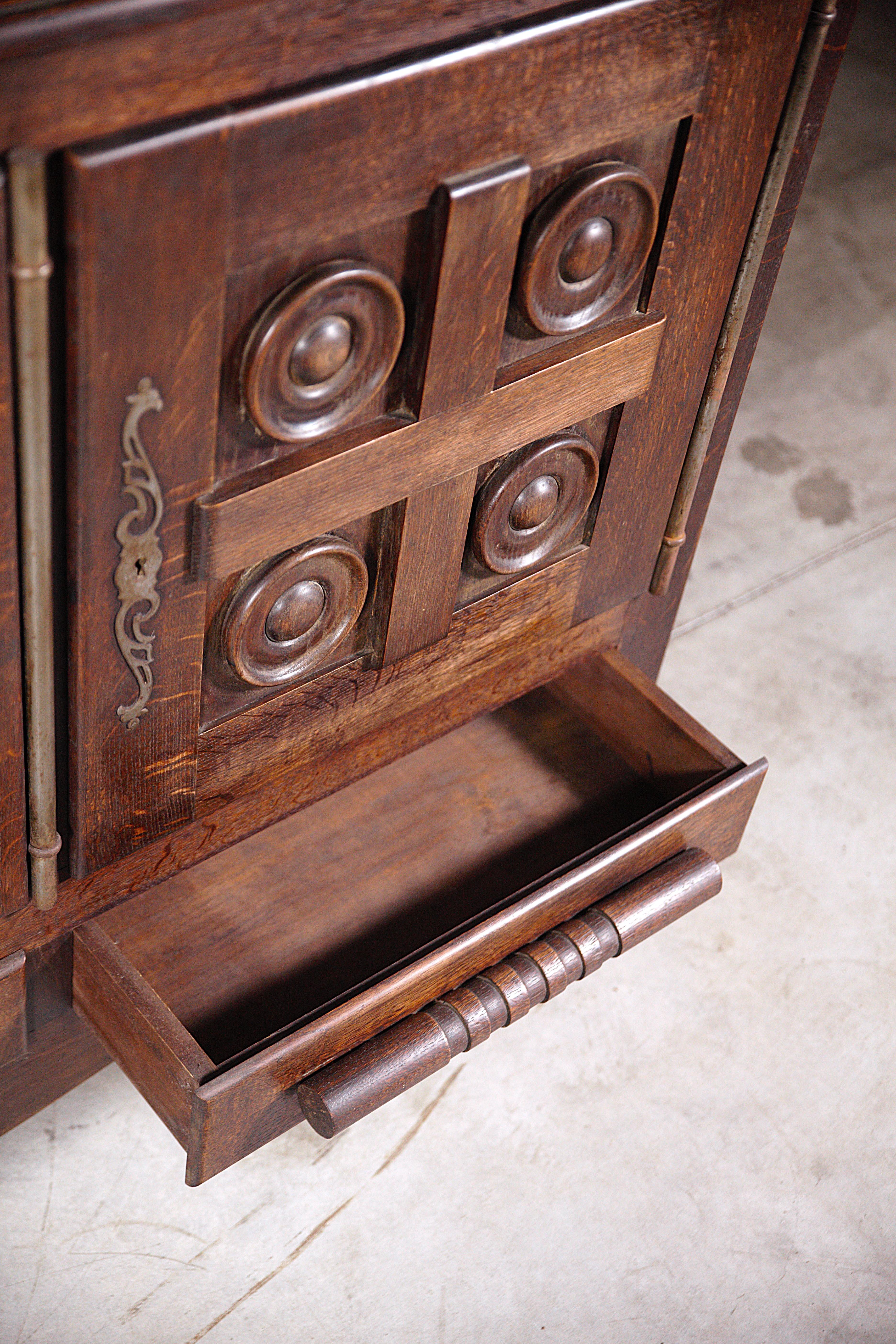 Milieu du XXe siècle Enfilade régionaliste de Victor Courtray France, années 1940 en vente