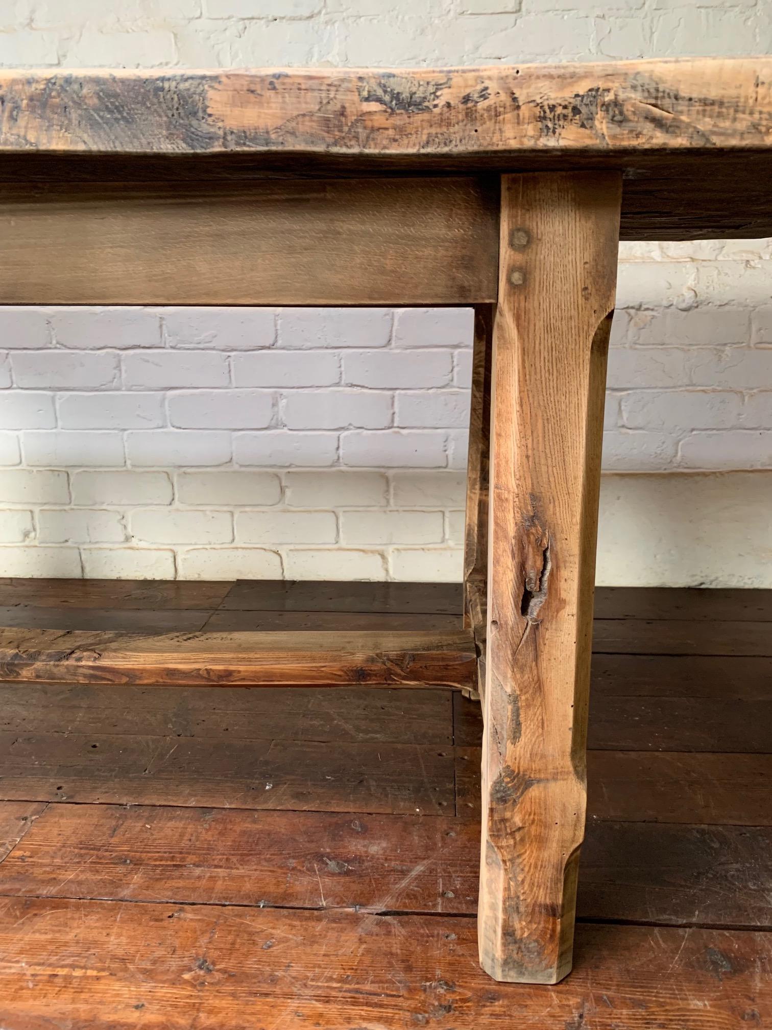 A Remarkable Late 18th Century French Burr Elm Table, (6-8 seater) In Good Condition In Hastings, GB