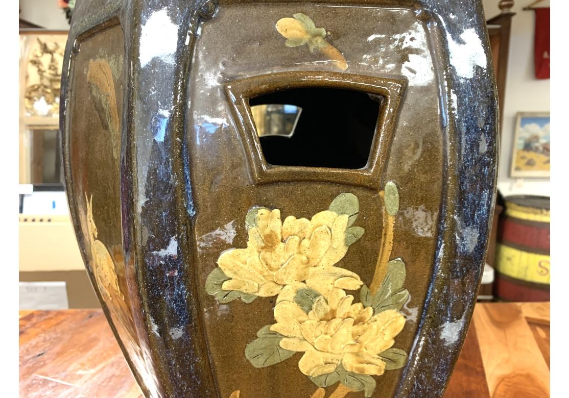 Notable pareja de taburetes de jardín asiáticos pintados con motivos de animales en venta 6