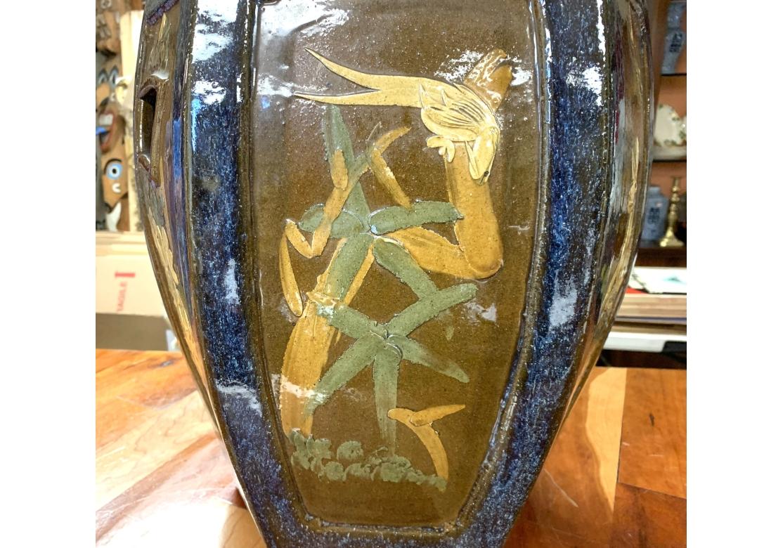 Notable pareja de taburetes de jardín asiáticos pintados con motivos de animales en venta 8