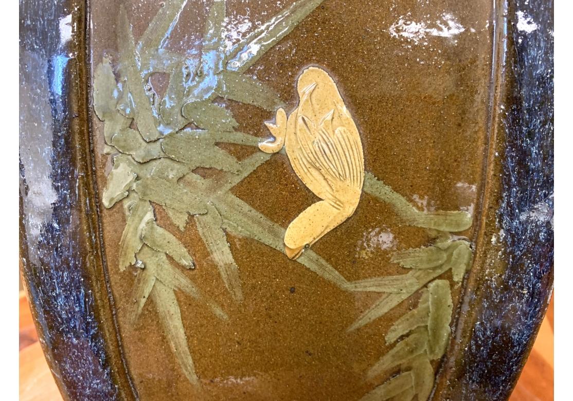 Notable pareja de taburetes de jardín asiáticos pintados con motivos de animales en venta 11
