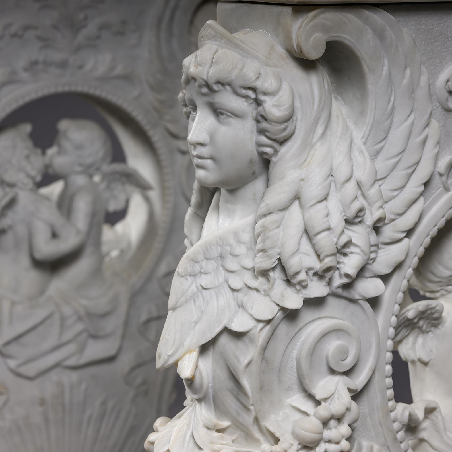 A Renaissance Revival Carved Marble Centre Table (Neorenaissance) im Angebot