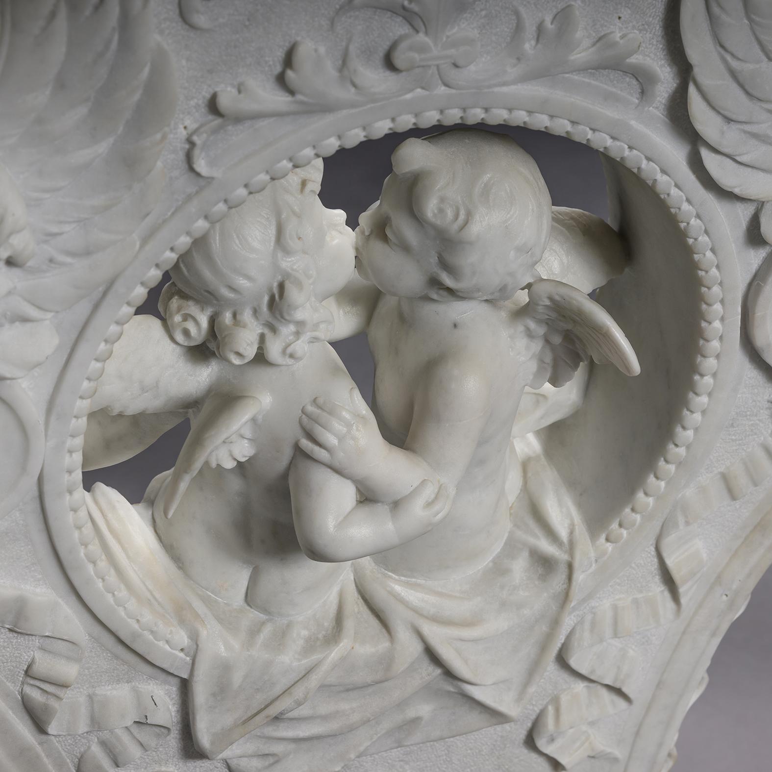 A Renaissance Revival Carved Marble Centre Table (Italienisch) im Angebot