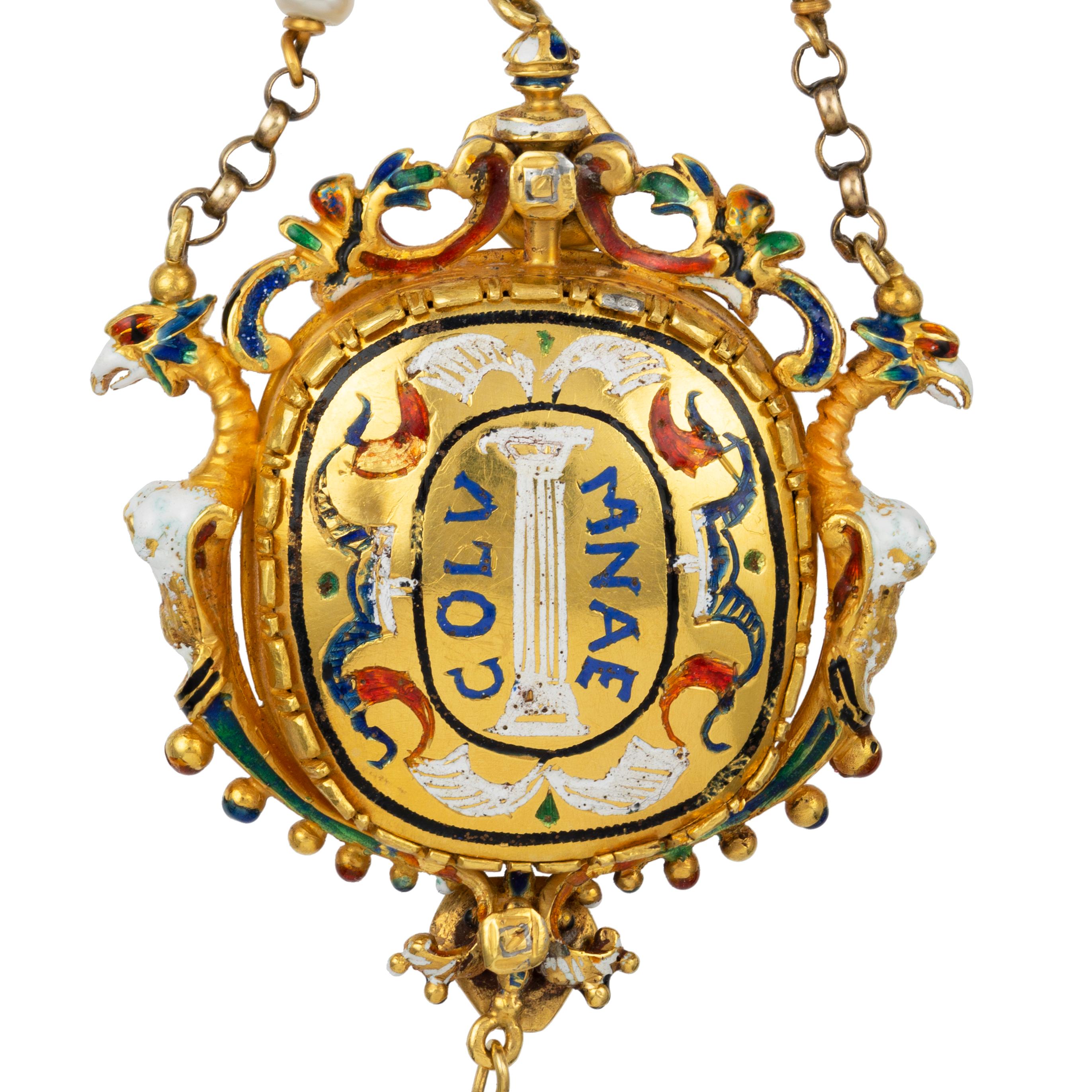 Néo-Renaissance Pendentif camée en opale sculptée de style Revive en vente