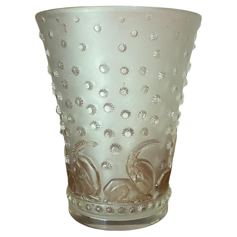 A Rene Lalique Ajaccio  Art Deco Glass vase  For Sale