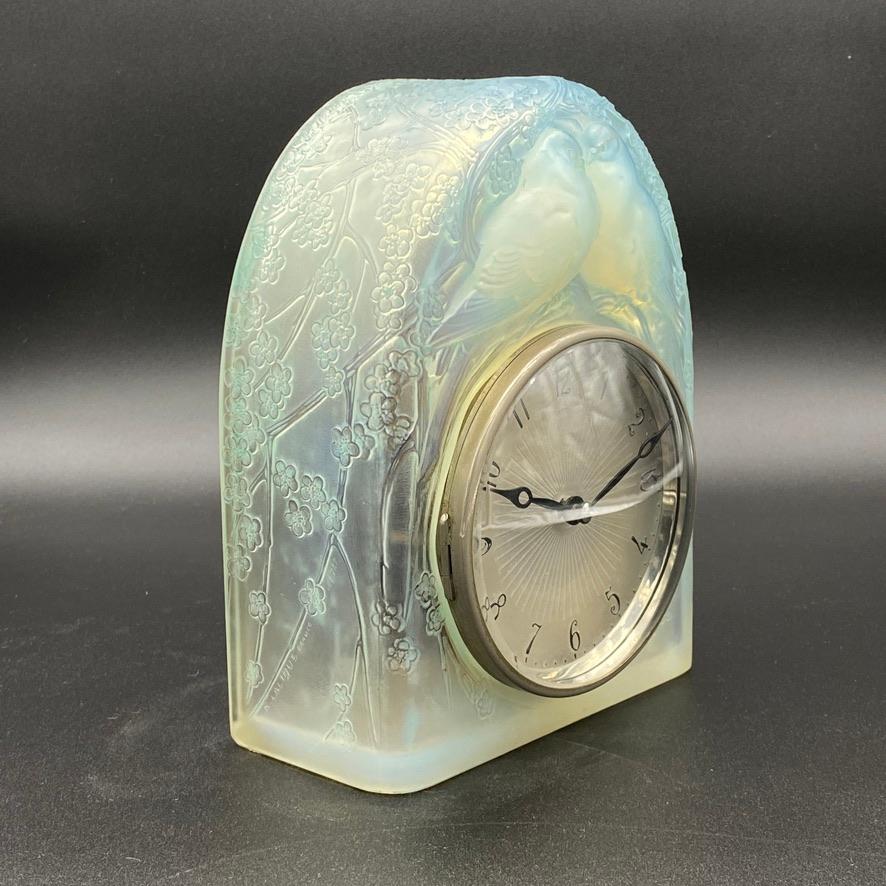 René Lalique Art Déco 2 Colombes Clock in Glass For Sale 2