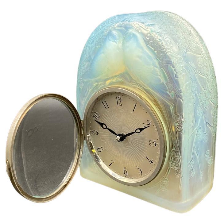 René Lalique Art Déco 2 Colombes Clock in Glass For Sale