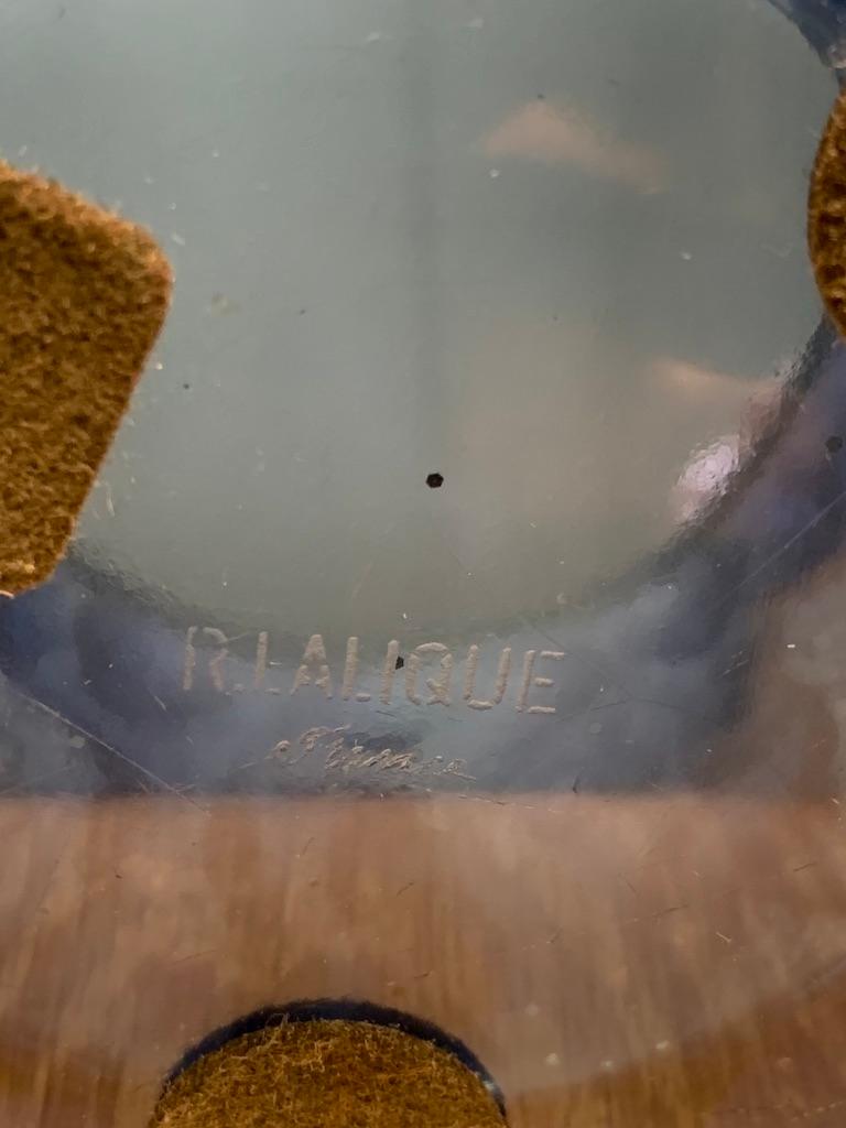 Moulé Vase Farandole en verre bleu René Lalique Art Déco en vente