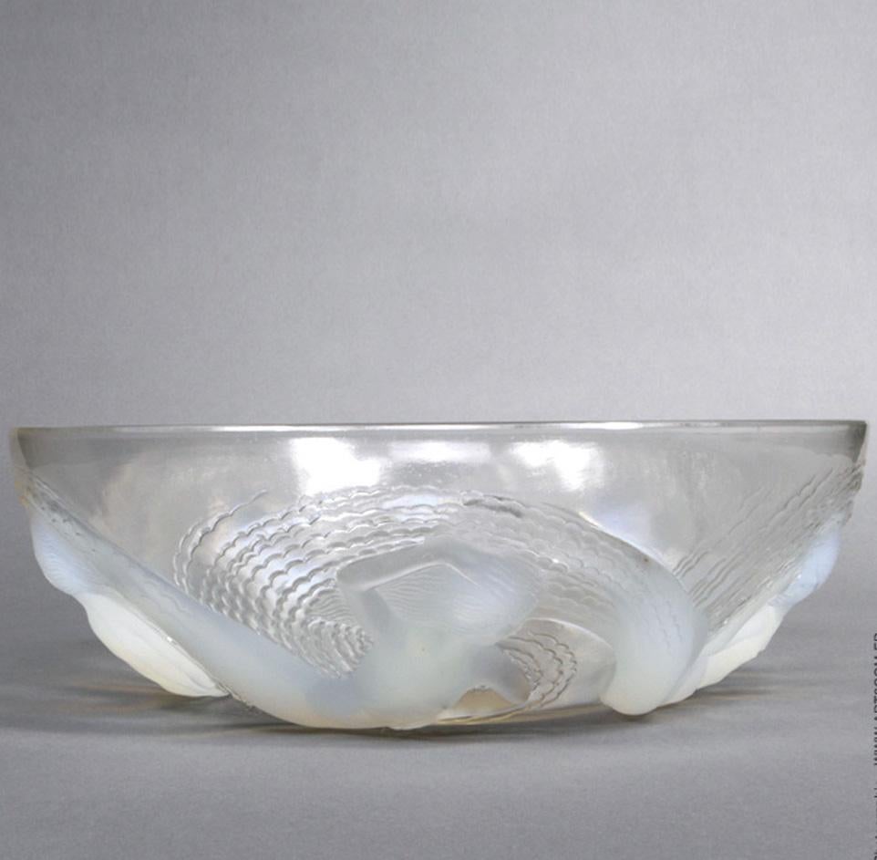 A strong iconic Art Deco design of R.Lalique, Calypso bowl.

Lalique has often designed mermaids and mythological subjects.

This illustration of his favorites themes is strongly Art Deco.

The mermaids have rounded figures turning all around