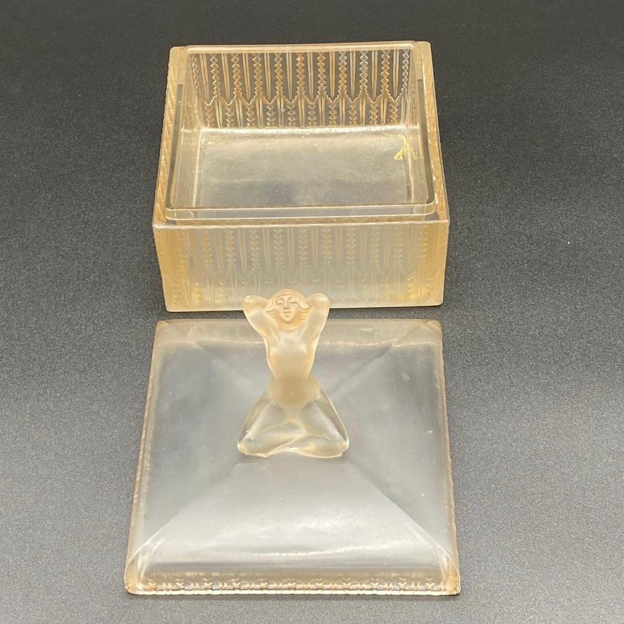 A Rene lalique Art Deco Sultane glass boxe  For Sale 3