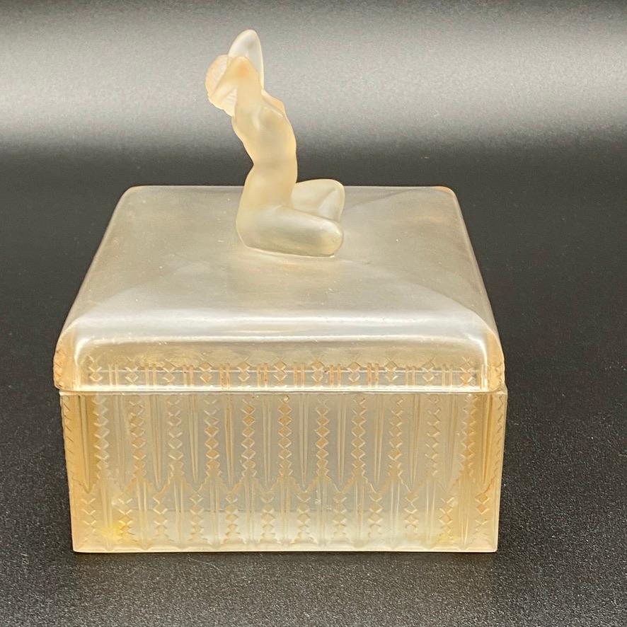 Moulé Boîte en verre Sultane Art Déco Rene lalique  en vente