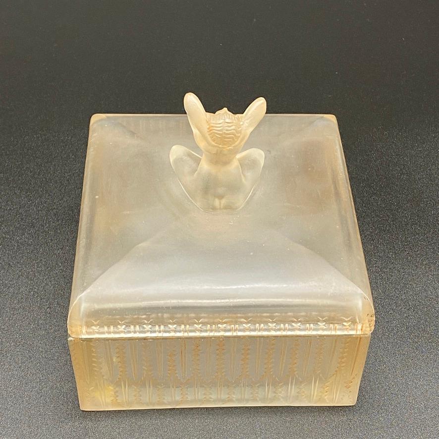 Early 20th Century A Rene lalique Art Deco Sultane glass boxe  For Sale