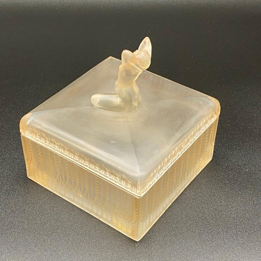 Glass A Rene lalique Art Deco Sultane glass boxe  For Sale
