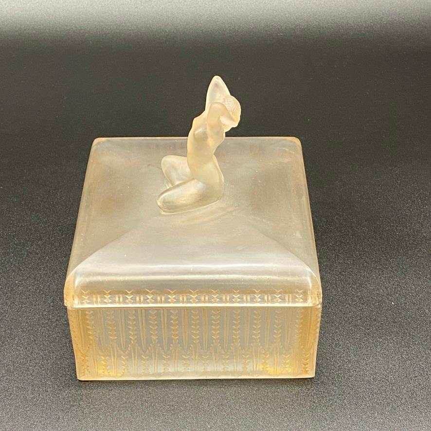 Verre Boîte en verre Sultane Art Déco Rene lalique  en vente