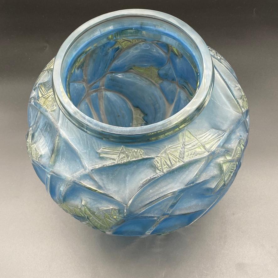 Art déco  Vase en verre Criquet de Rene His Lalique 
