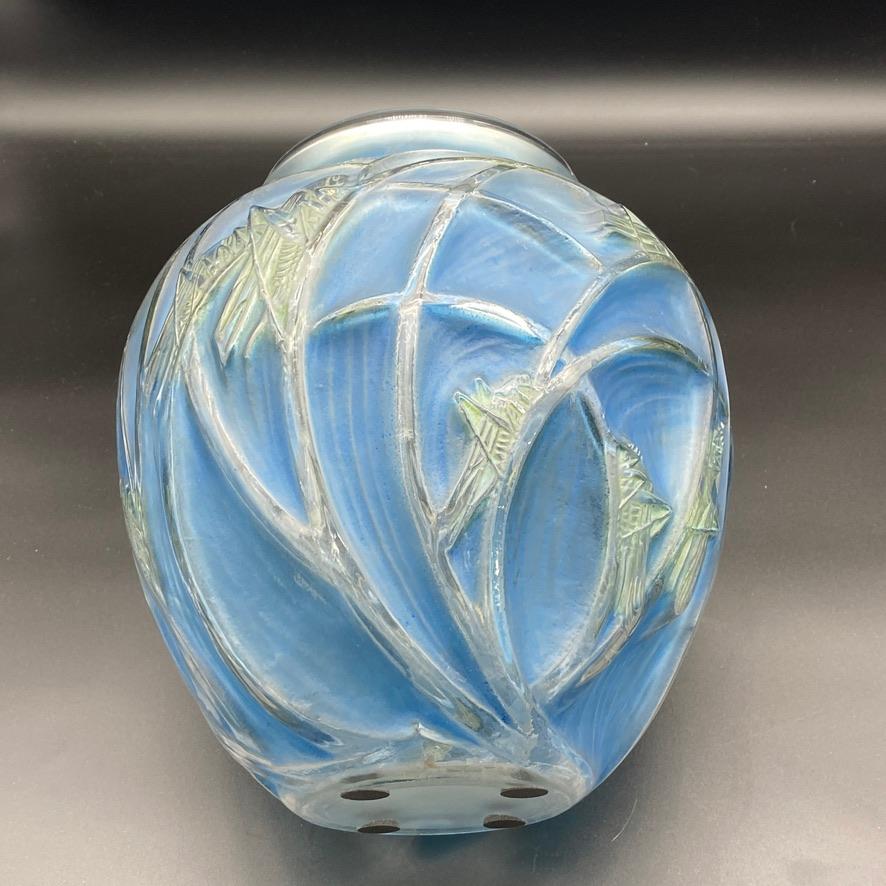 Verre  Vase en verre Criquet de Rene His Lalique 