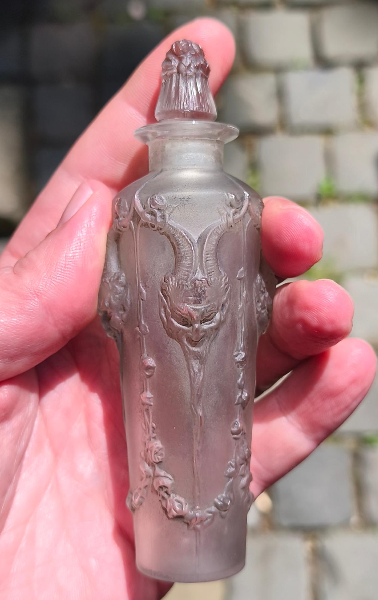 Frasco de perfume de cristal René Lalique 