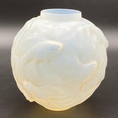 Rene Lalique Vase Art Déco Formose opalescent