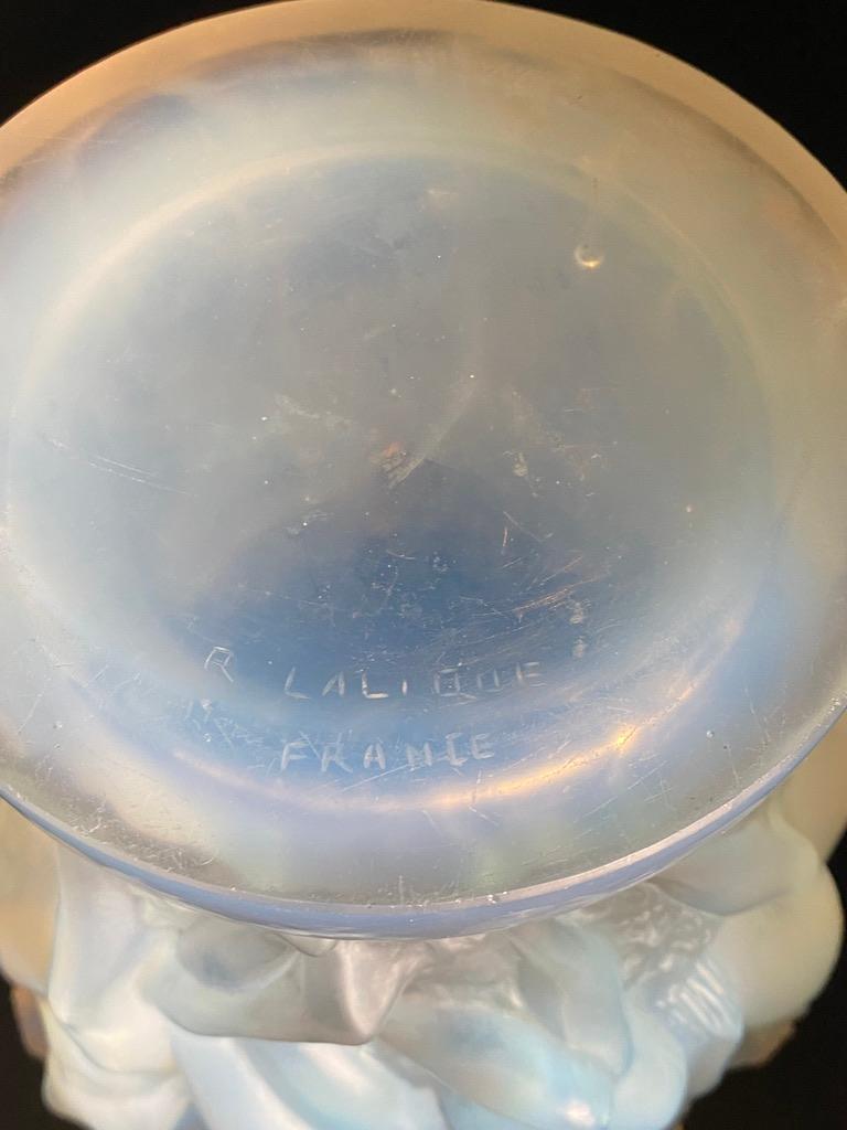 Un verre opalescent René LALIQUE  Vase Bacchantes  en vente 3