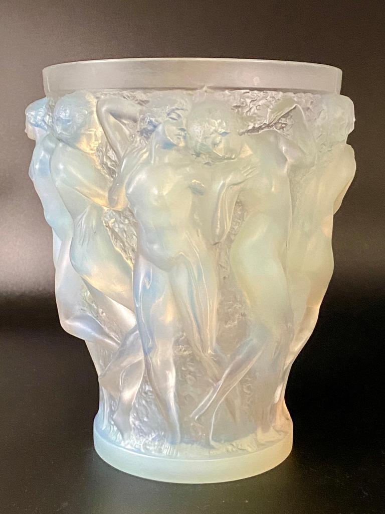 Art déco Un verre opalescent René LALIQUE  Vase Bacchantes  en vente