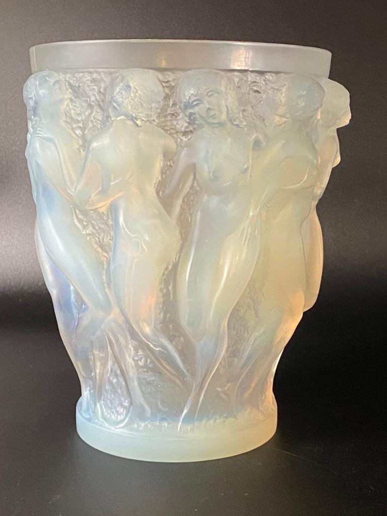 Un verre opalescent René LALIQUE  Vase Bacchantes  Excellent état - En vente à SAINT-OUEN-SUR-SEINE, FR