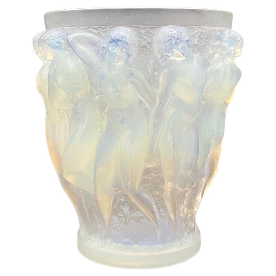 A René LALIQUE Opaleszierendes Glas  Bacchantin Vase  im Angebot