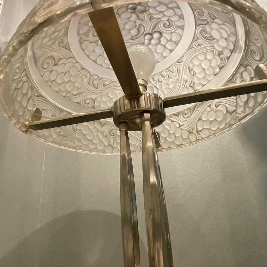 A René Lalique Vincent  Lampe Art déco en verre et bronze en vente 5