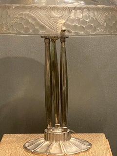 A René Lalique Sint Vincent  glass and bronze Art Deco Lamp