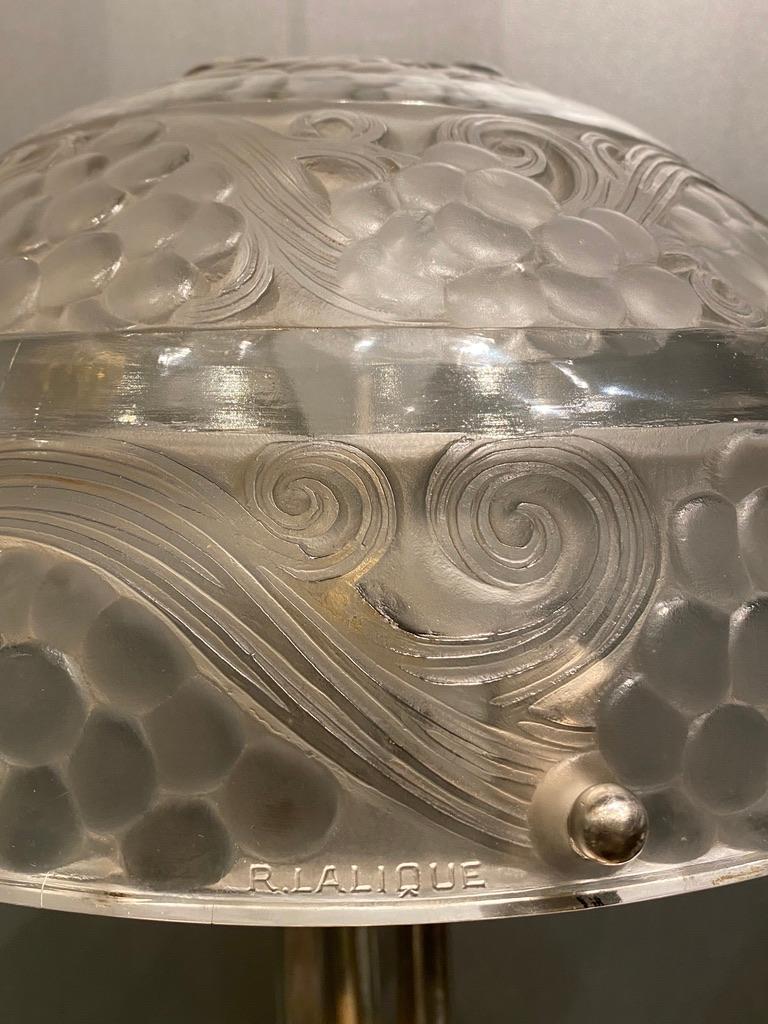 French A René Lalique Sint Vincent  glass and bronze Art Deco Lamp For Sale