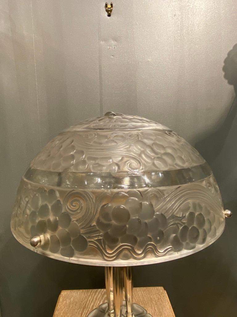 Molded A René Lalique Sint Vincent  glass and bronze Art Deco Lamp For Sale