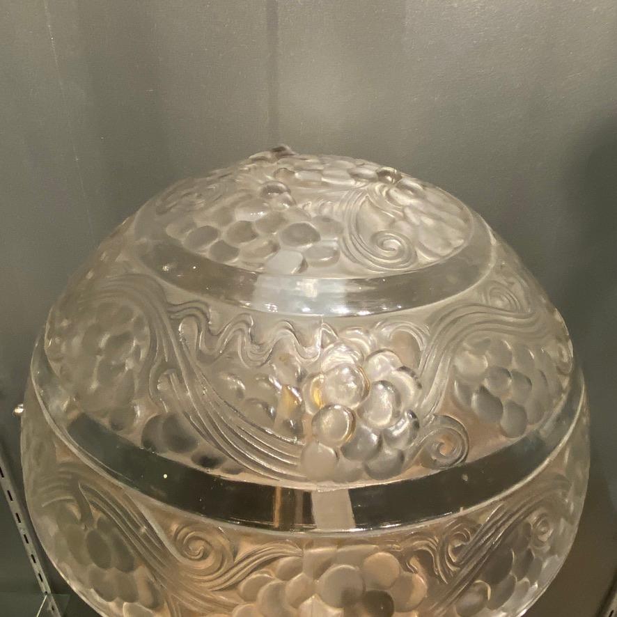 A René Lalique Sint Vincent  glass and bronze Art Deco Lamp For Sale 2