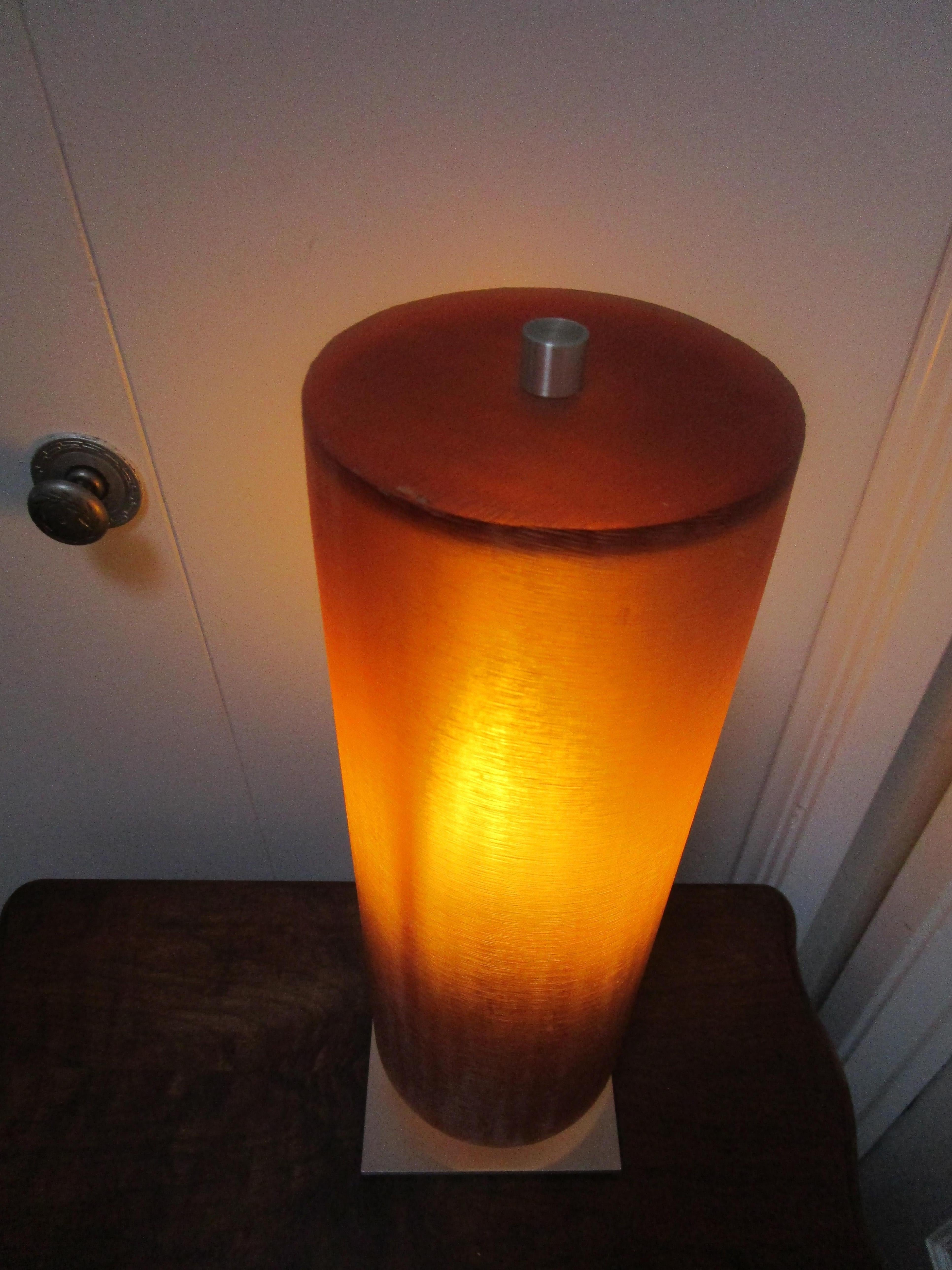 A Resin Lamp Shade Vintage International MCM circa 1950-60s In Good Condition For Sale In Lomita, CA