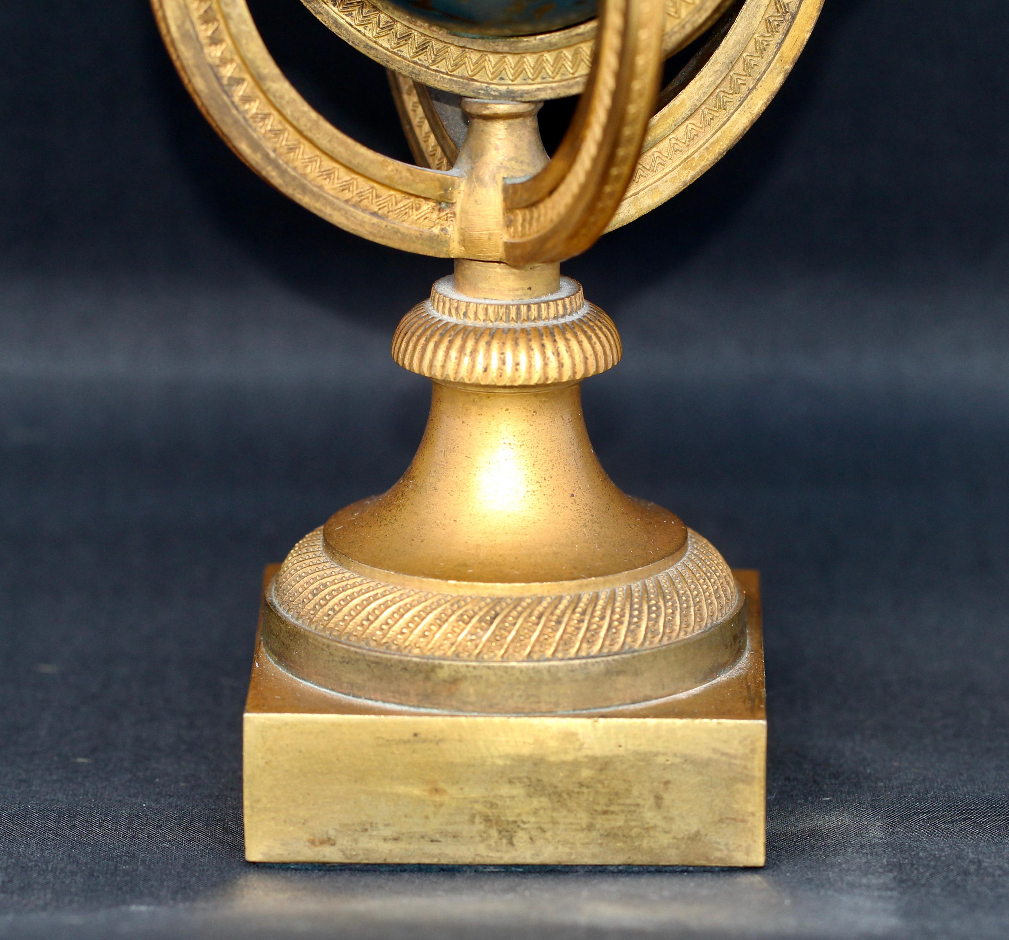 Restauration Gilded and Epargne Armillary Sphere and Paperweight, circa 1830 In Good Condition In Saint-Ouen, FR
