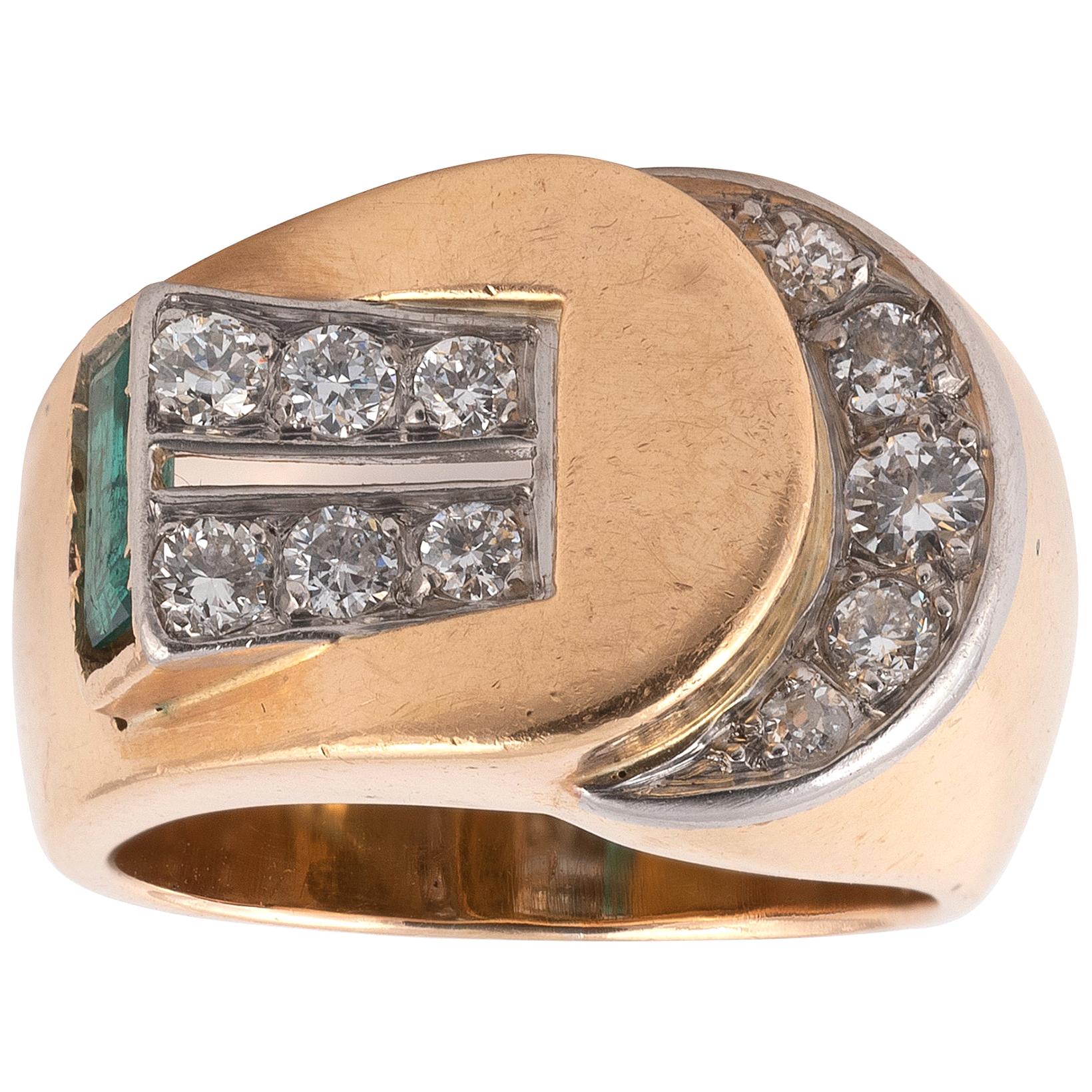 Retro Diamond Emerald and 18 Karat Gold Ring, circa 1945 In Excellent Condition For Sale In Firenze, IT