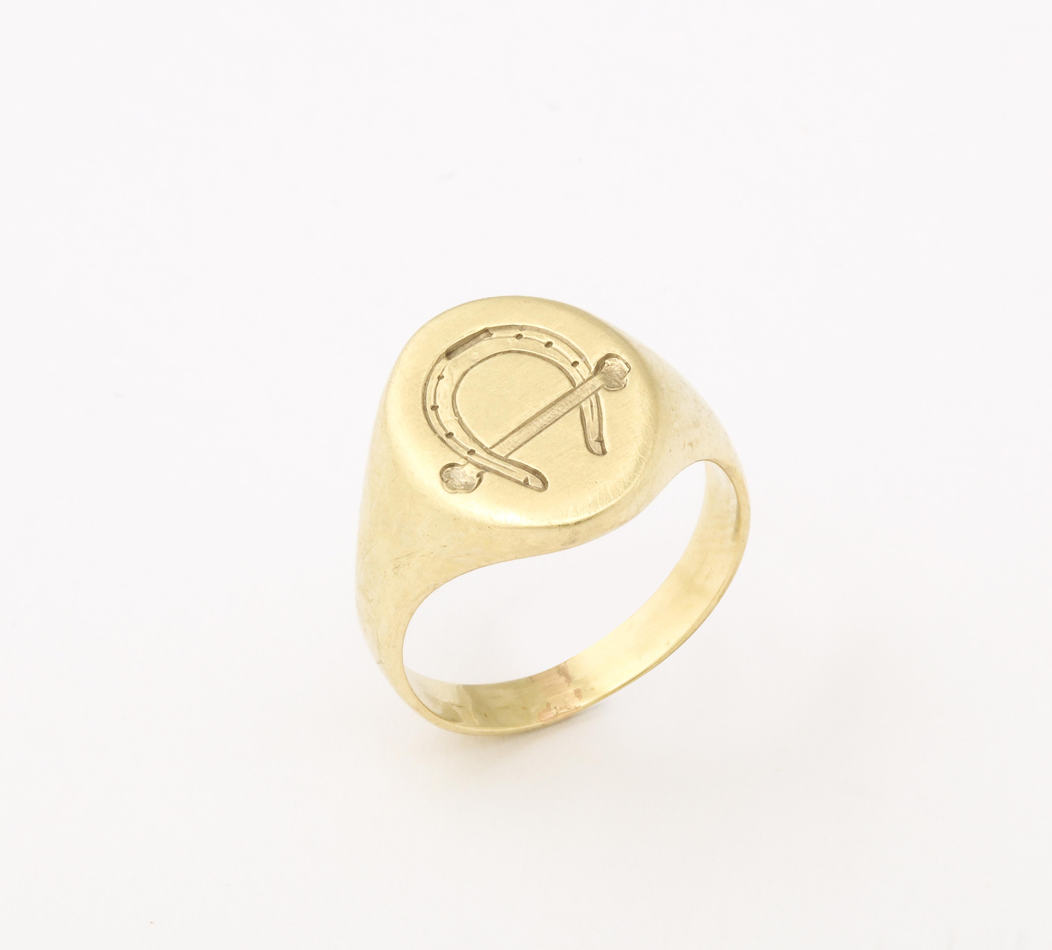 A Retro Equestrian or Lucky Signet Ring with Horseshoe and Crop 14 Kt Gold In Excellent Condition For Sale In Stamford, CT