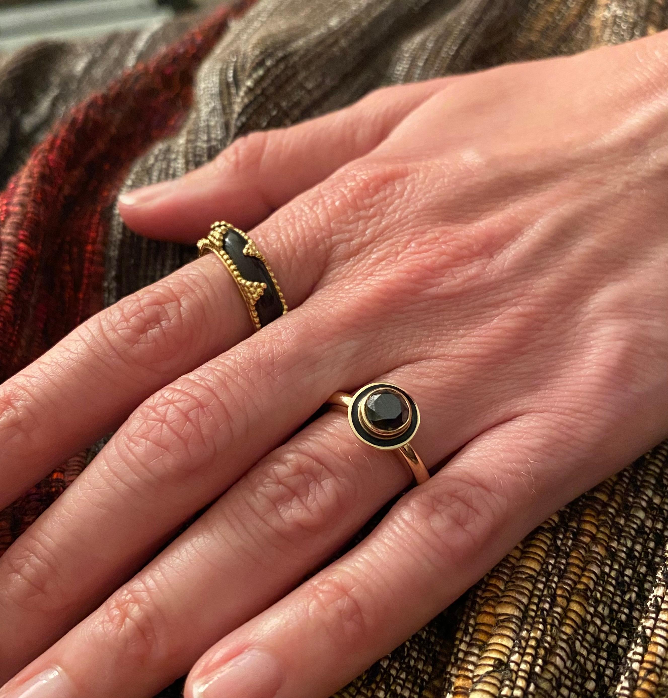 Ring aus Obsidian und Gold von A. Reza im Zustand „Hervorragend“ in New York, NY