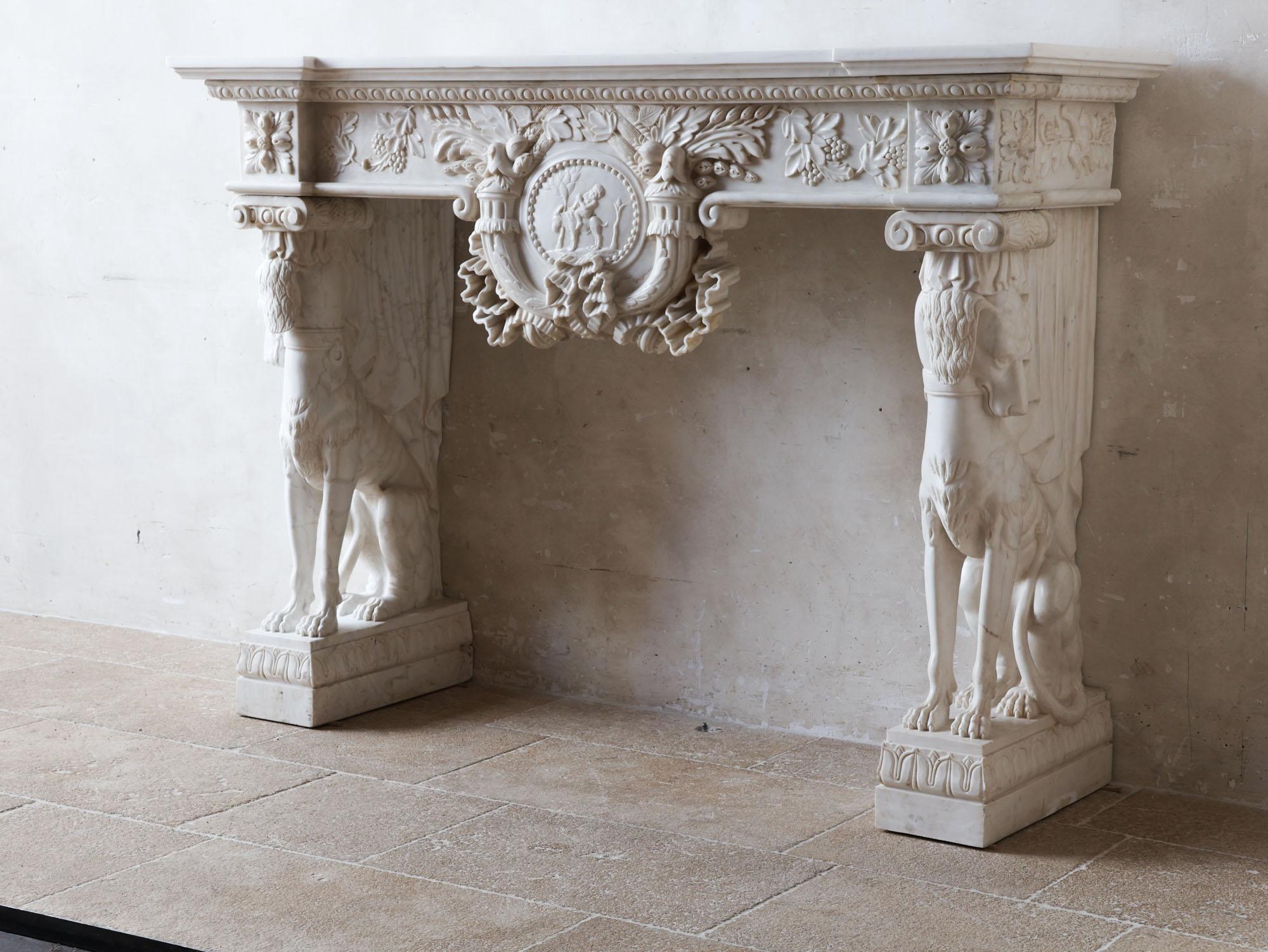 Ein reichhaltiges und verschnörkeltes Monumentales Kaminsims im italienischen Renaissance-Revival-Stil (Italienisch) im Angebot