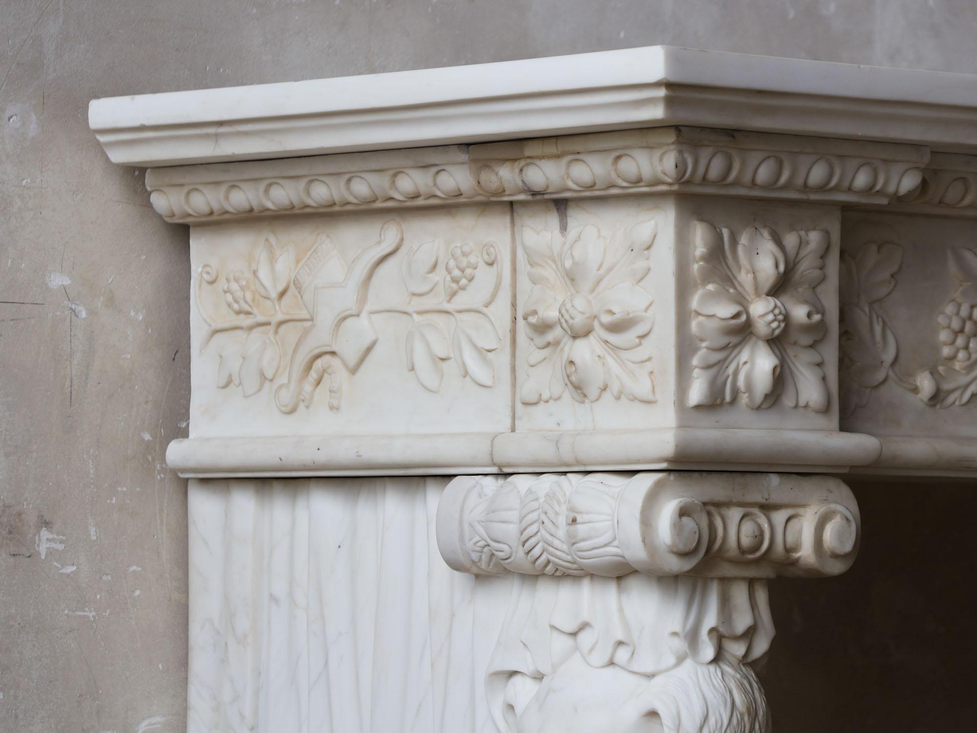 Ein reichhaltiges und verschnörkeltes Monumentales Kaminsims im italienischen Renaissance-Revival-Stil im Angebot 2