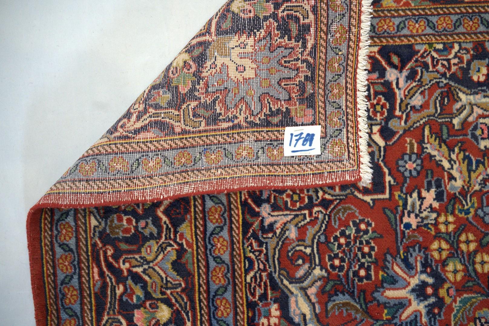 Vintage Semi Antique Isfahan fine In Excellent Condition For Sale In WYNNUM, QLD
