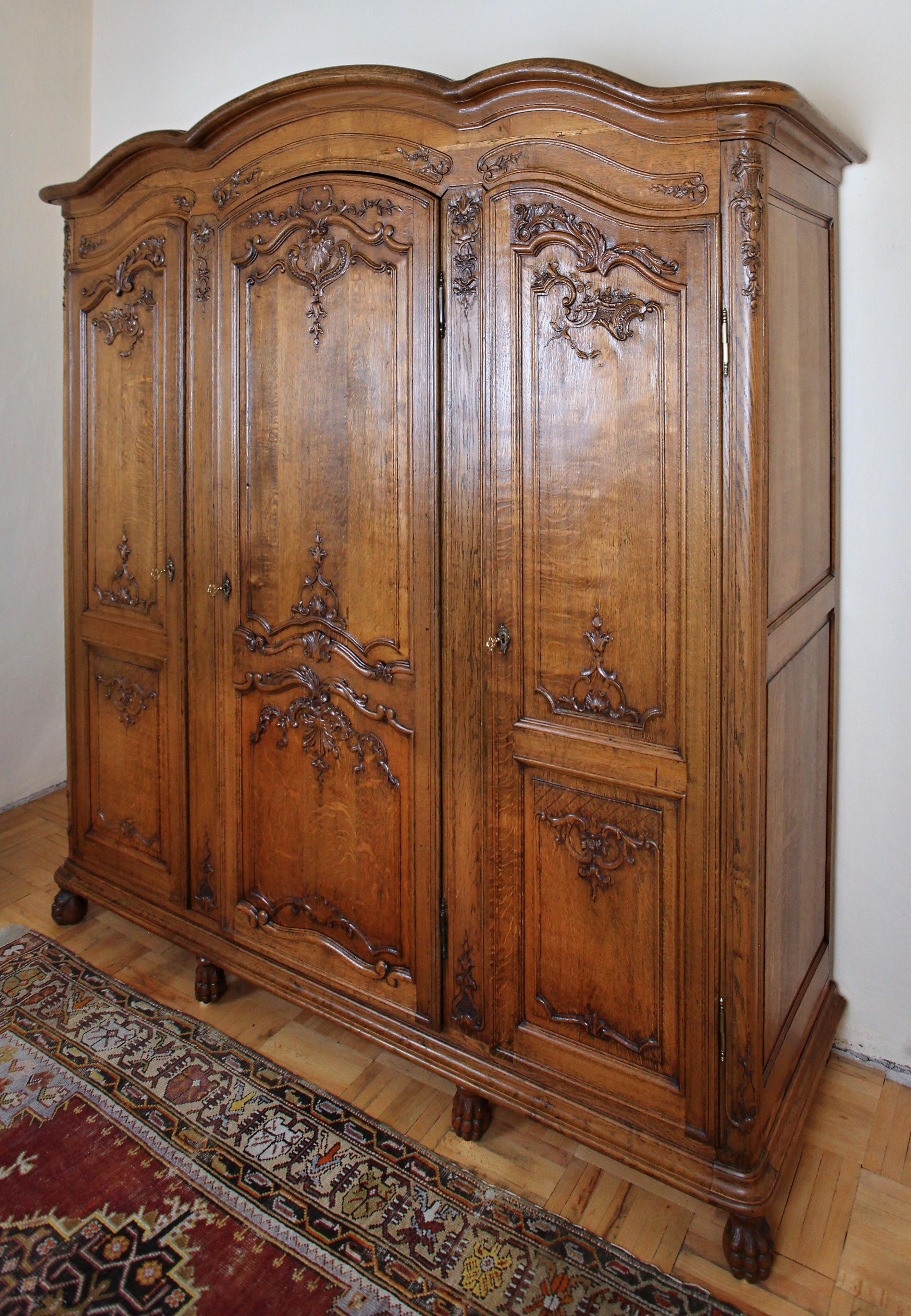 Marble A richly carved antique bedroom. Solid oak For Sale