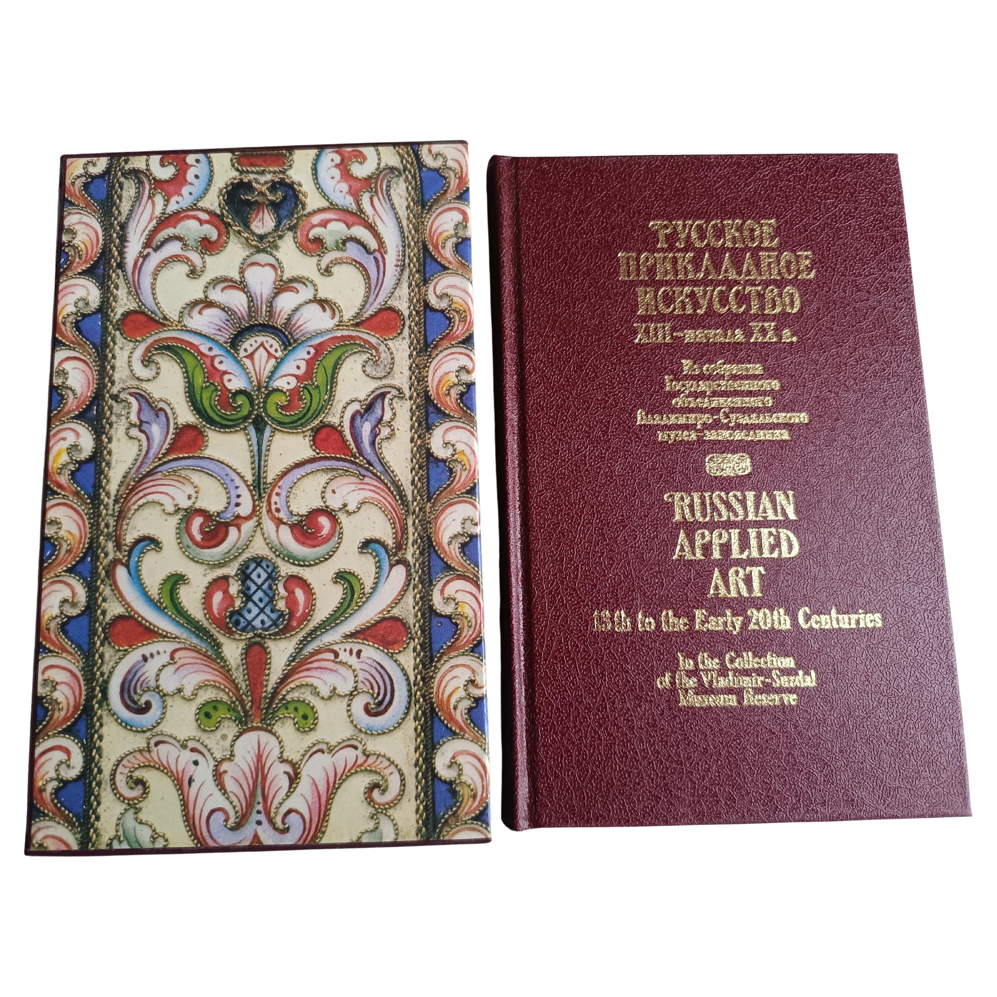 A Richly Illustrated Survey of Russian Applied Arts from the 13th to Early 20th in vendita