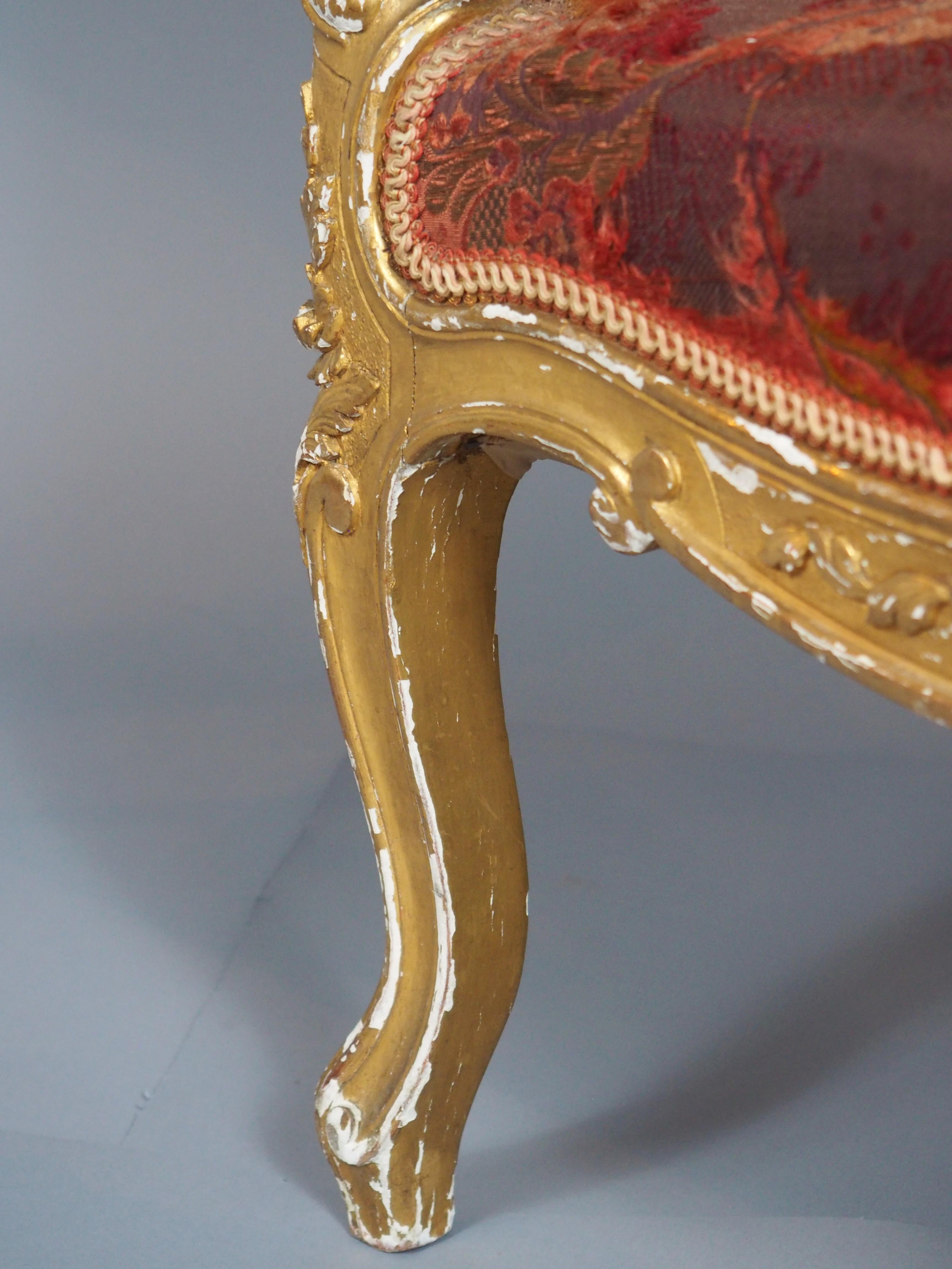 Eine reich geschnitzte CIRCA 1850 Französisch Louis XV Stil Giltwood Banquette im Angebot 10