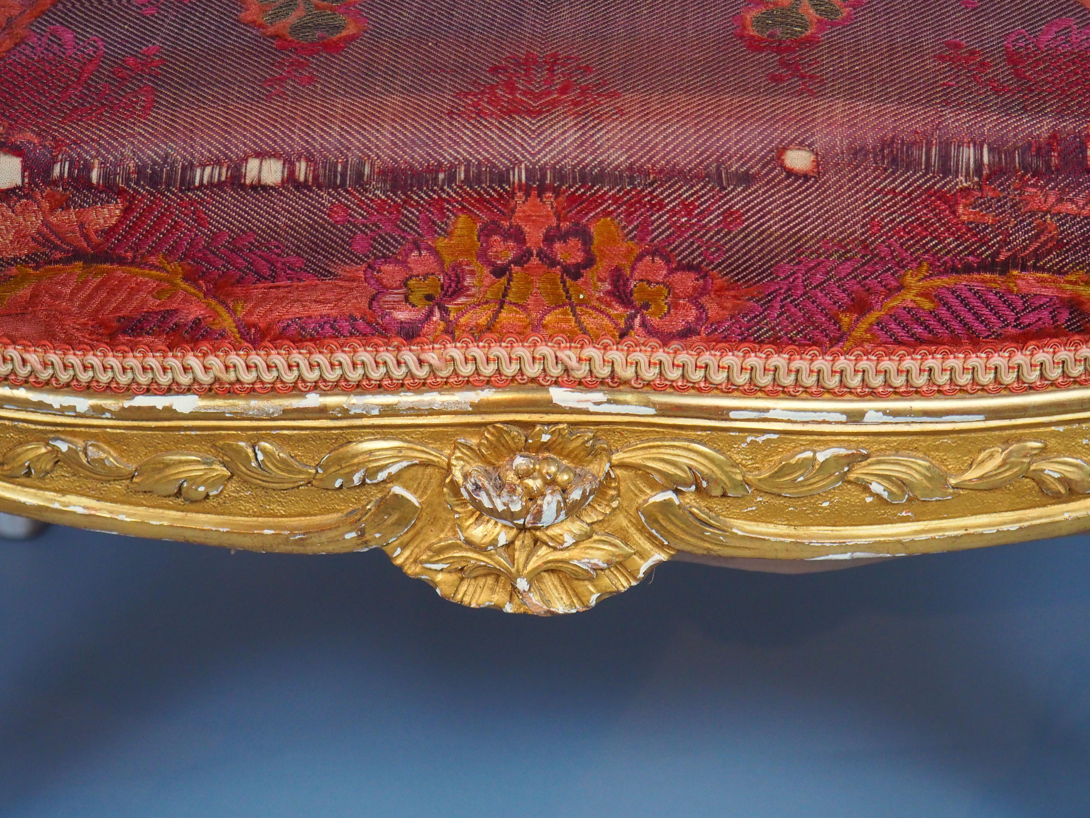 Eine reich geschnitzte CIRCA 1850 Französisch Louis XV Stil Giltwood Banquette (19. Jahrhundert) im Angebot