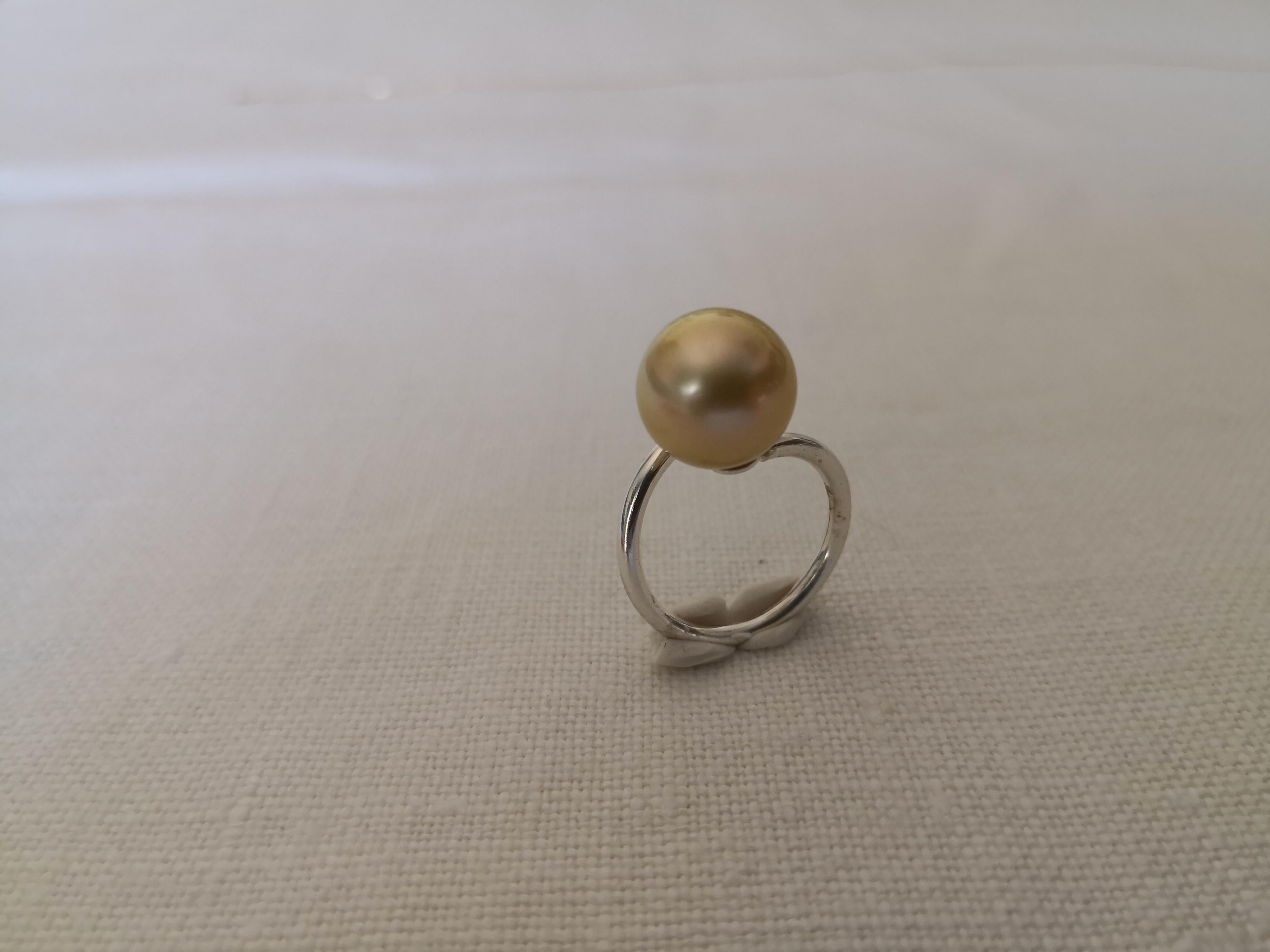 Bead Ring of a Beautiful Golden Color South Sea Pearl AAA For Sale