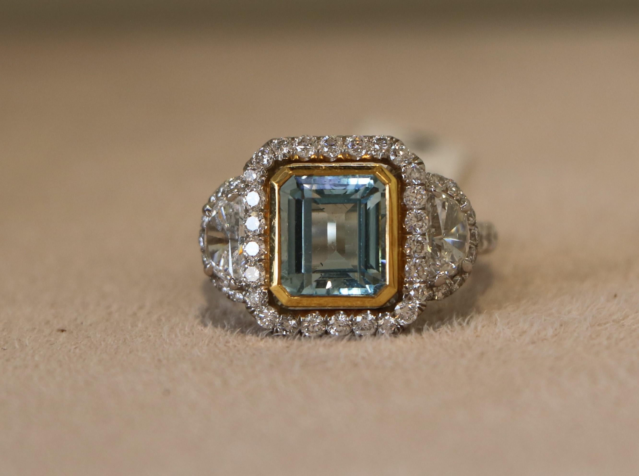 in vendita:  Un anello con diamanti e una pietra di Marin 3