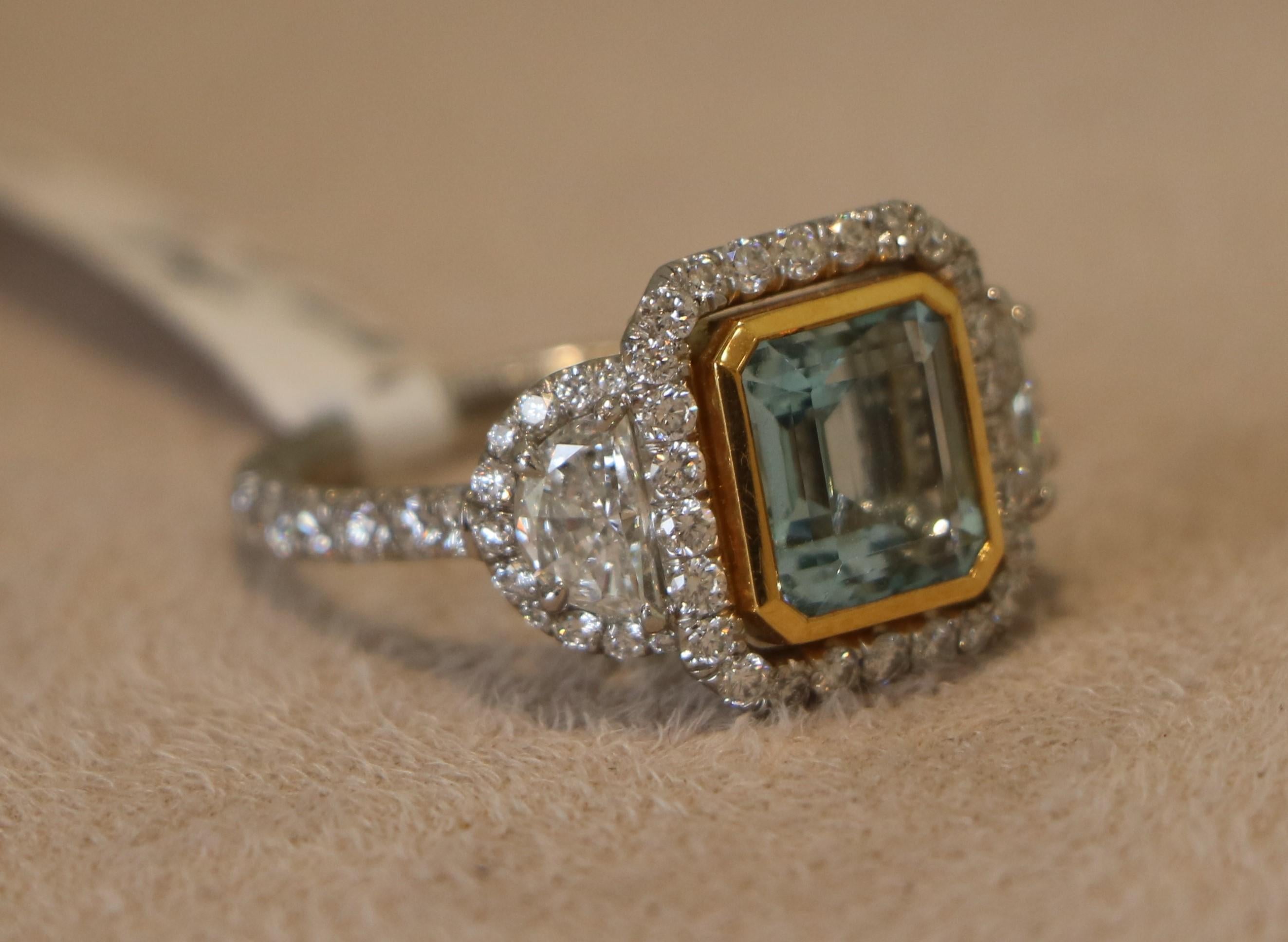 in vendita:  Un anello con diamanti e una pietra di Marin 4