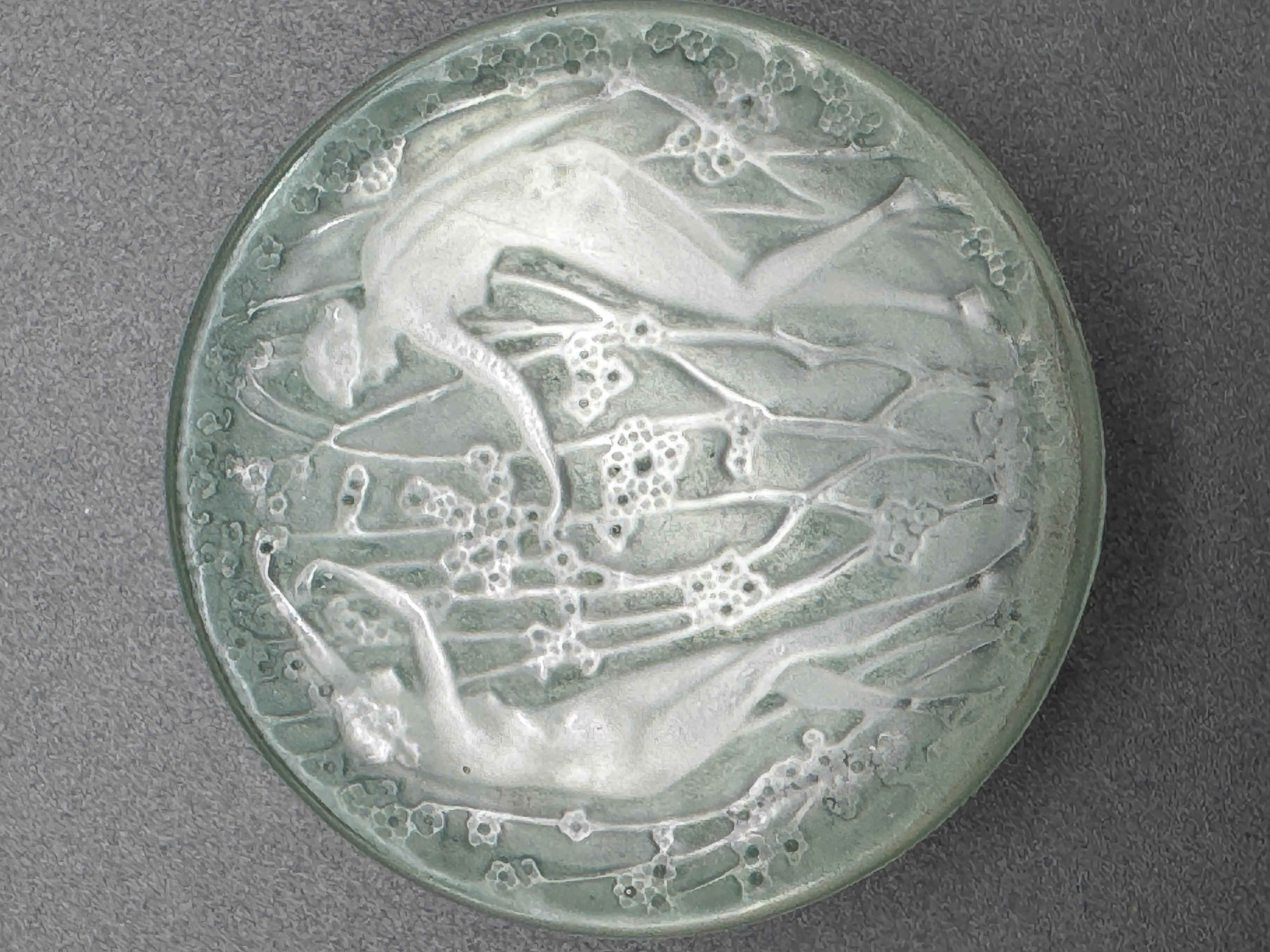  An early R.Lalique boxe which is  strongly influenced by the 1900 style .

The boxe is made in white glass with a green patina and is signed in molded block letters on the lid of the boxe.

The boxe is in excellent condition .
