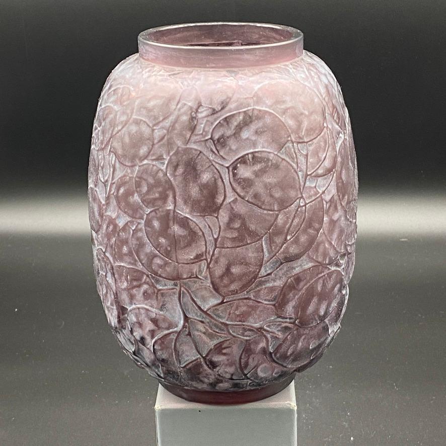 Art Deco A R.LAlique Amythist Glass Monnaie Du Pape Vase  For Sale
