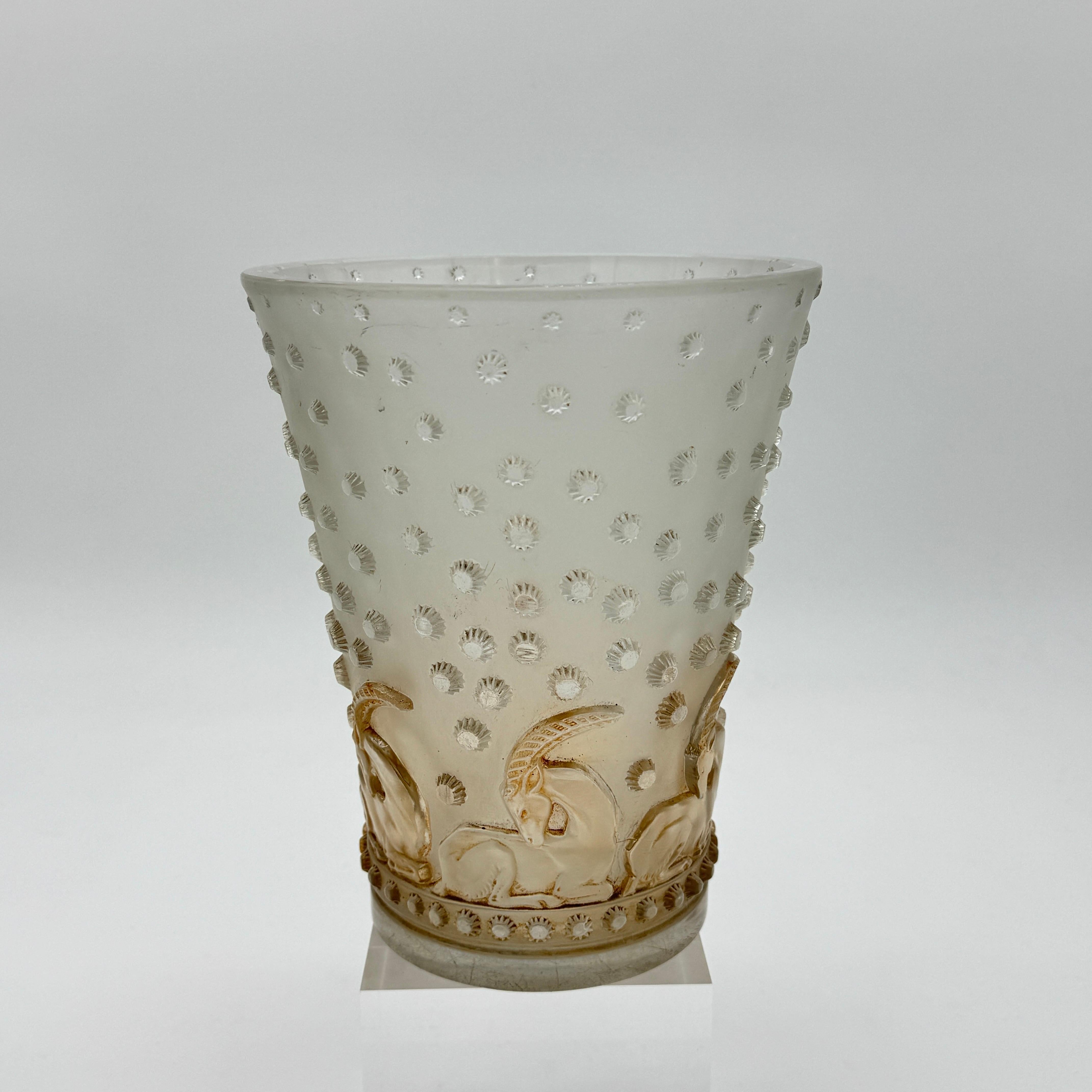 Art déco Vase en verre R.Lalique Art Déco Ajaccio en vente